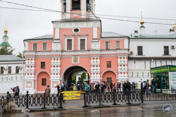 Вход в Данилов монастырь. Фотограф Марина Роз.