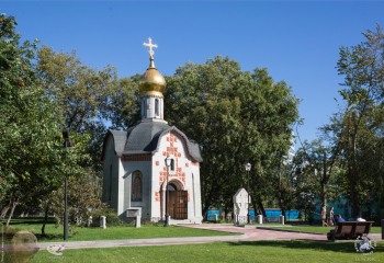 Часовня была воссоздана в 1998 году по проекту архитекторов Ю.Г.Алонова и Д.Г.Соколова. Фотограф Марина Роз.
