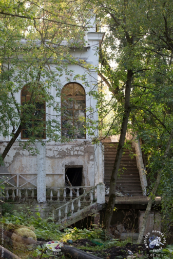 Вид на кафе от пруда. Фотограф Марина Роз.
