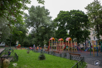 Михайловский парк в Москве. Развлекательный игровой детский комплекс