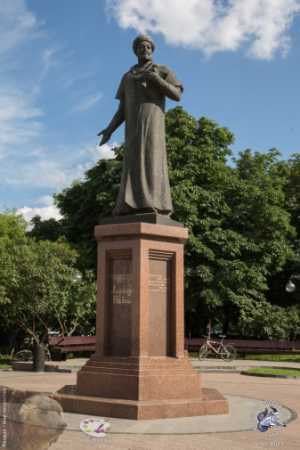 Памятник Алишеру Навои в Москве. Фотограф Марина Роз.