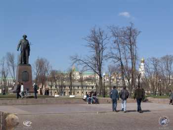 Памятник Илье Ефимовичу Репину на Болотной площади в Москве. Фотограф Марина Роз.