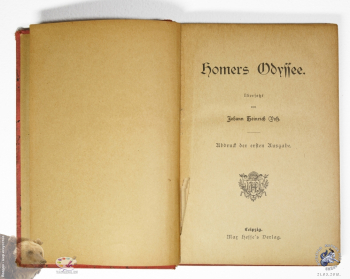 Одинарный титульный лист книги. Фотограф Марина Роз.