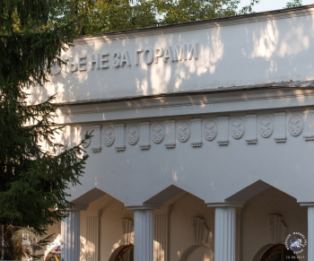 Летнее кафе `Счастье не за горами` на ВДНХ. Фотограф Марина Роз.