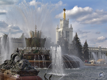 Фонтан `Каменный цветок` на ВДНХ (ВВЦ). Фото, 2004. Фотограф Марина Роз.