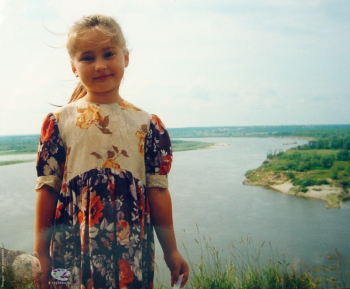 Раева Оля, 7 лет. Неизвестный фотограф.