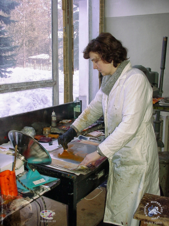 Тучина Ольга Борисовна за работой. 2000 год. Фотограф Марина Роз.