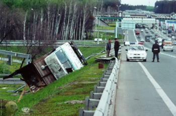 Сергей Гилев. КАМАЗ упал в кювет. Авария на автотрассе.