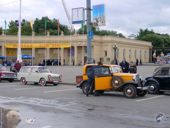 Парад старинных автомашин в Москве. Фотограф Марина Роз.