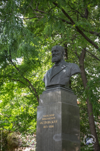 Памятник Островскому. Фотограф Марина Роз.