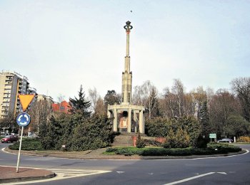 Уничтоженный памятник солдатам Красной Армии в польском городе Старгард. Неизвестный фотограф.