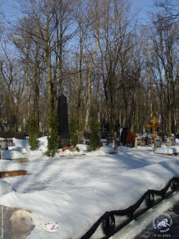 Надгробные памятники и плиты. Фотограф Марина Роз.
