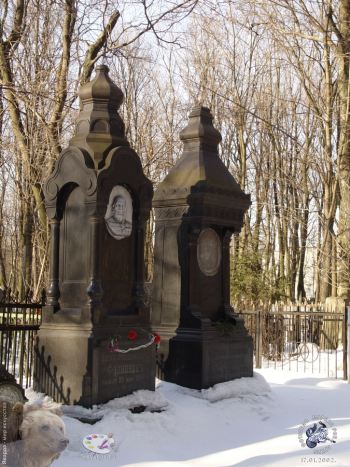 Старые захоронения на Ваганьковском кладбище. Фотограф Марина Роз.