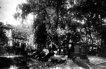 Некрополь Донского монастыря. 1935 год. Неизвестный фотограф.