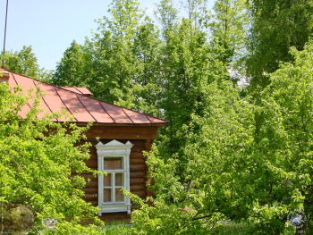 Окно домика Чехова. Фотограф Марина Роз.