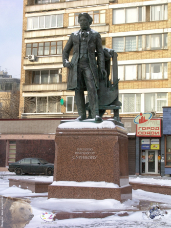 Статуя художника на пьедестале. Фотограф Марина Роз.