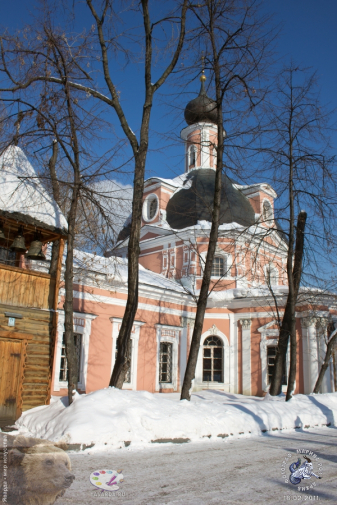 Храм великомученицы Екатерины на Большой Ордынке, где находится лавка `Воздвижение`. Фотограф Марина Роз.