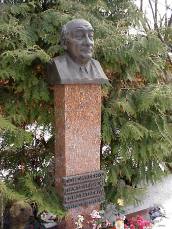 Надгробный памятник. Фотограф Марина Роз.