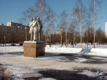 Памятник на постаменте `Ополченцы Москвы`. Фотограф Марина Роз.
