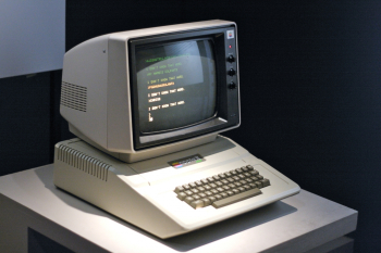 Компьютер Apple II в экспозиции музея. Неизвестный фотограф.