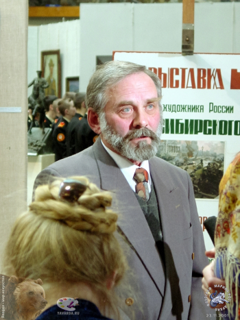 Сибирский В.М. Юбилейная выставка.. Сибирский Вениамин Михайлович даёт интервью