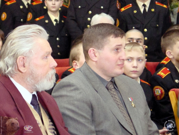 Сибирский В.М. Юбилейная выставка.. Художники и военные на вернисаже выставки