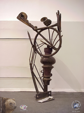 Скульптор Алексей Григорьев. Выставка `Арт Манеж 1999`. Скульптурная композиция из сварного металла