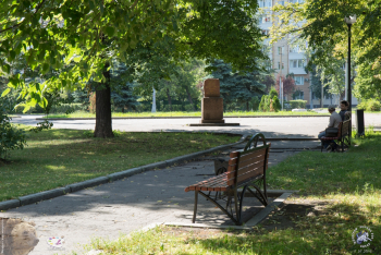 Вид на `Первый камень` из сквера ЗВИ. Фотограф Марина Роз.