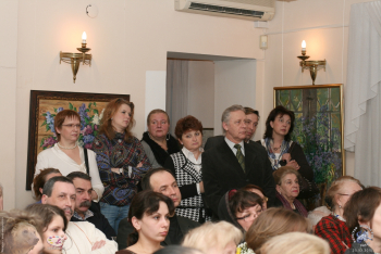 Выставка `Простые вещи. Живопись`. 2010.. Внимание выступающей