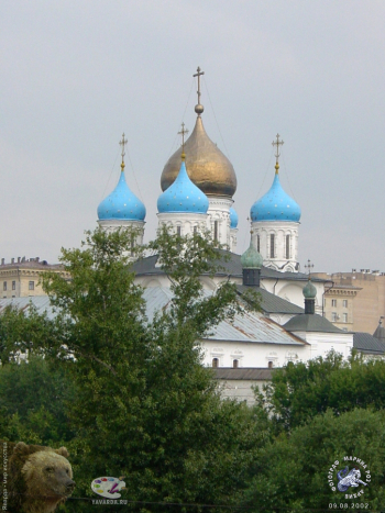 Преображенский собор за Покровской церковью. Фотограф Марина Роз.