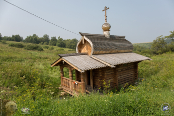 Купель, построенная на роднике `Гремячий ключ`. Фотограф Марина Роз.