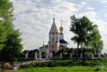 Городня на Волге. Церковь Рождества Пресвятой Богородицы. Врата.