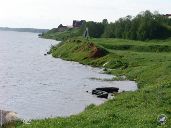 Городня на Волге. Волга. Створ. Старые лодки.