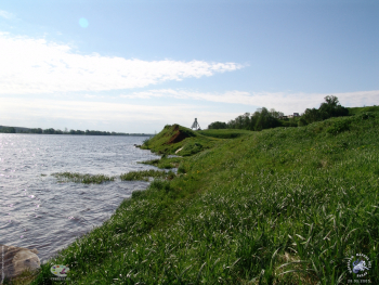 Городня на Волге. Берег Волги, вдалеке створ.