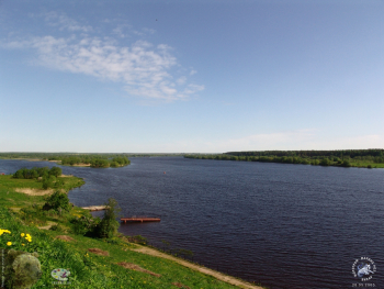 Городня на Волге. Волга. Вид с земляного укрепления у храма.