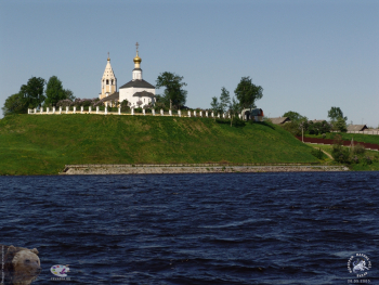 Городня на Волге. Церковь Рождества Пресвятой Богородицы и село Городня на Волге. Вид с реки.
