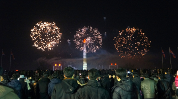 Северная Корея: правда и вымысел. Новогодний фейерверк в Пхеньяне. 31 декабря 2013 года.