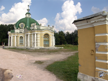 Здание павильона `Грот`. Фотограф Марина Роз.