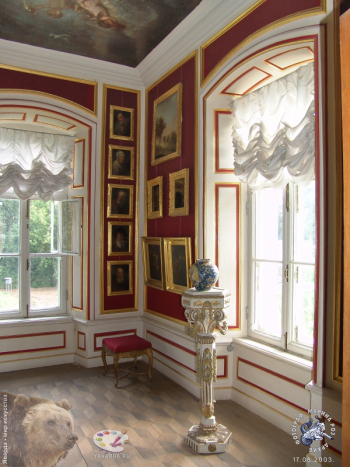 Большие окна дворца. Фотограф Марина Роз.