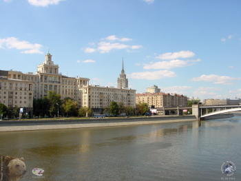 Вид с Бородинского моста на набережную Тараса Шевченко. Фотограф Марина Роз.
