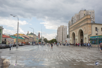 Вид на станцию метро с Коровьего вала. Фотограф Марина Роз.