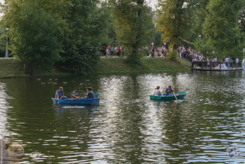 Воронцовский парк (Усадьба Воронцово). День города.. Лодки в парковом пруду