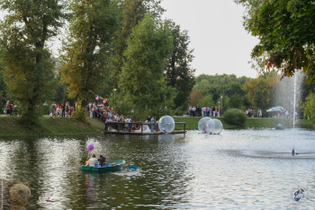 Воронцовский парк (Усадьба Воронцово). День города.. Пруд