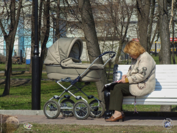 Ребёнок спит на свежем воздухе. Фотограф Марина Роз.
