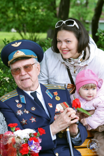 День Победы. 2006.. С родными...