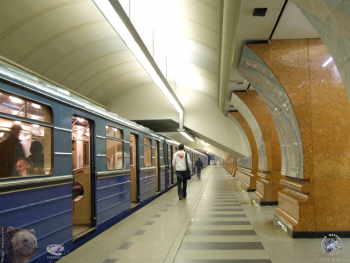 Прибытие поезда на станцию. Фотограф Марина Роз.
