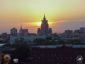 МИД с крыши ЦДХ. Солнце садится. Фотограф Марина Роз.