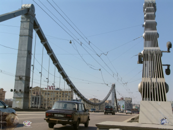 Мостовые цепи и пилоны. Фотограф Марина Роз.