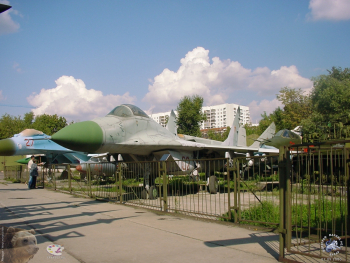 Русский истребитель в музее под открытым небом. Фотограф Марина Роз.