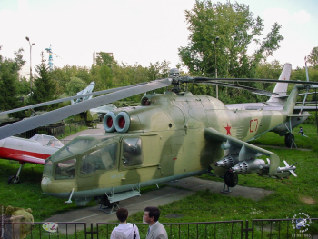Вертолёт с боеприпасами. Фотограф Марина Роз.